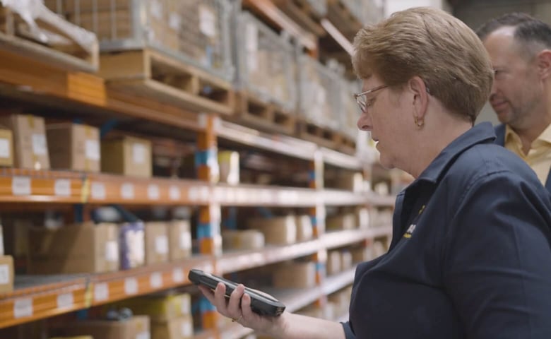 Taipan worker with scanner