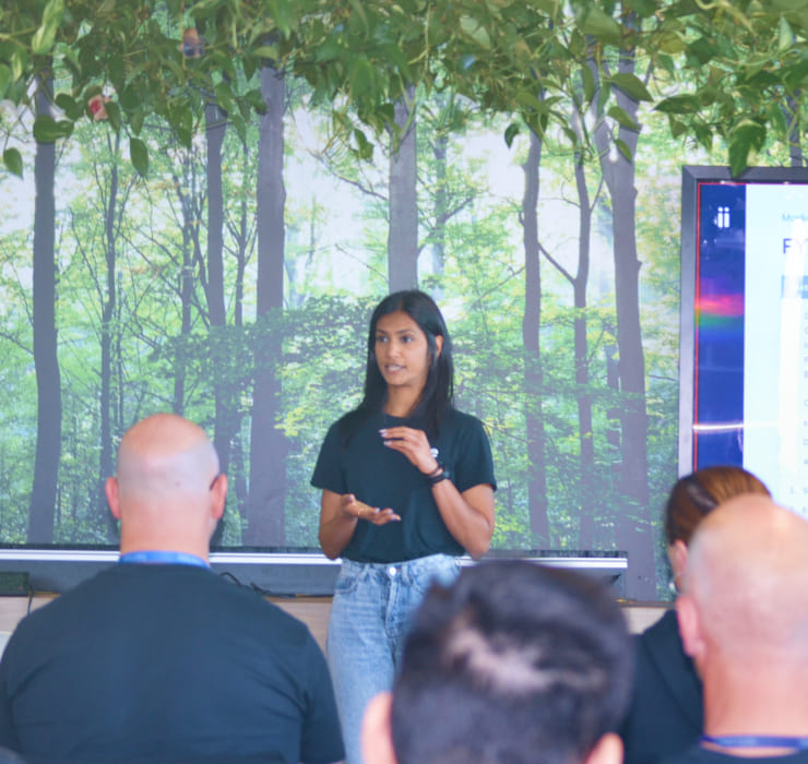 Apeksha presenting to team